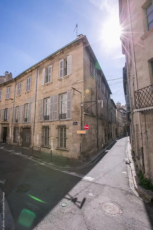 La Petite Saunerie Aviñón 2*,  Francia
